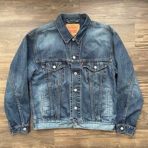 Levi’s denim trucker jacket
